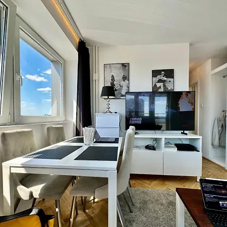 Platinum Metro X2 Wifi 350 Mbs Netflix Hbo Appletv Apartment Warschau